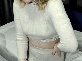 18-year-old blonde bombshells