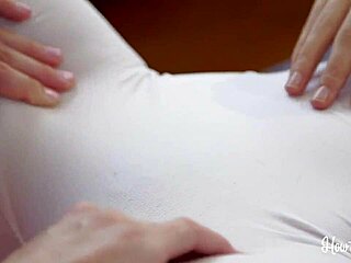 Masturbation and pussy licking in a lesbian threesome