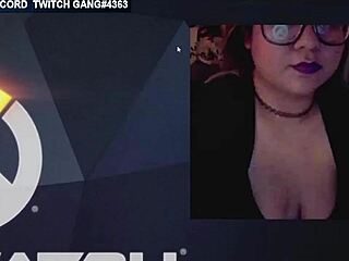 Nerdy Twitch streamer accidentally reveals her nipslips