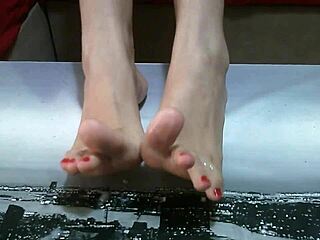 Cum on my feet for a thorough cleaning