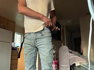 Teenage amateur gets her pussy creampied in homemade video