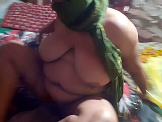 Indian beauty reaches climax