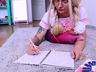 Leah Meow's explicit solo play with toys and real penis