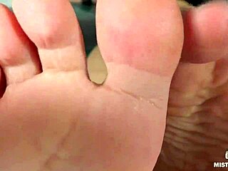 Matronly beauty tantalizes with foot play in bath