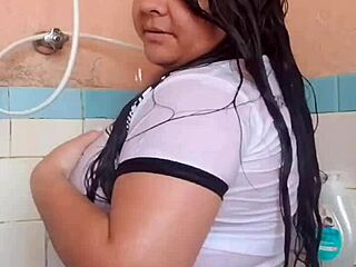 Watered-down arm twist: A Brazilian amateur's bath time play