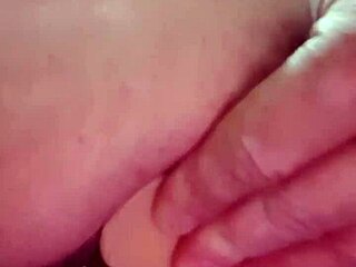 Amateur gay man uses a dildo for anal exploration