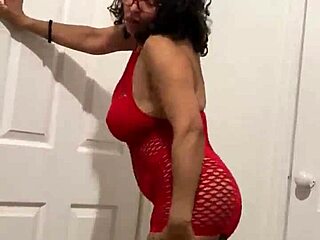 Mature Latina beauty Anna Maria's alluring assets