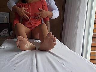Real-life therapist's unconventional massage technique caught on camera