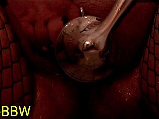 Voluptuous MILF Itskyliebbw indulges in solo pleasure in the shower