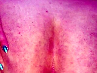 A compilation of solo performances by voluptuous women with an emphasis on close-ups