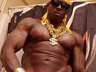 Hallelujah Johnson's big black hairy dick gets jerked off in the hood