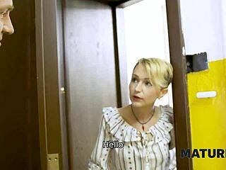 Mature4k short-haired MILF gets a hot pussy licking