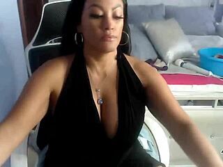 Asian beauty Maxine X self-pleasure with 24-inch dildo solo
