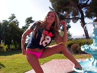 Samantha Saint's solo pleasure game