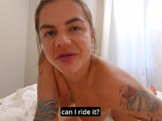 Muscle worship ends up in a facial for a cock lover