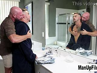 Gay couple's steamy gay porn with bodybuilder action