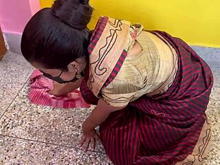 Housewife gets her pussy pounded in Indian style