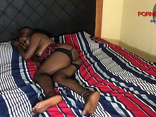 Stepbrother can’t stay away from step sister’s naked body