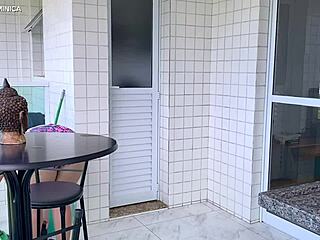 Empregada rabuda, bunda sublime, shortinho molinho