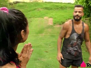 Niara Pessanha trains ass and pussy outdoors