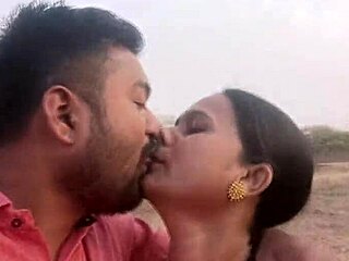 Passionate bhabhi Kavita craving rough outdoor sex