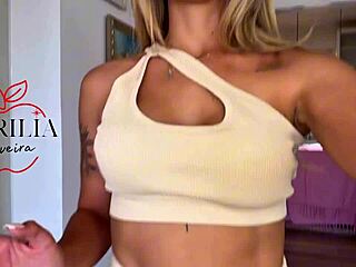 Gostosa tries on gym clothes, a super hot girl in gym clothes came to me