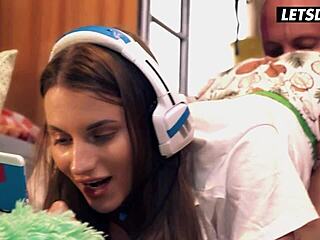 Gamer girl Stella Flex gets her pussy destroyed in a steamy session