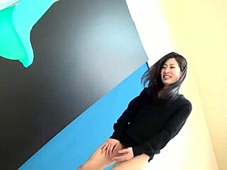 Cute Japanese babe pisses standing in close-up amateur clip