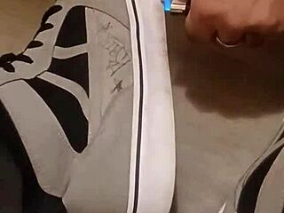 My friend has fun by damaging my sneakers - Sneakers destruction